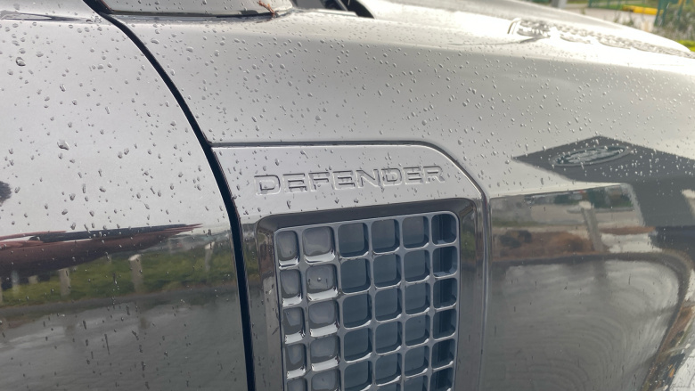 Land Rover Defender 3.0 D250 SE 110 5dr Auto Diesel Estate